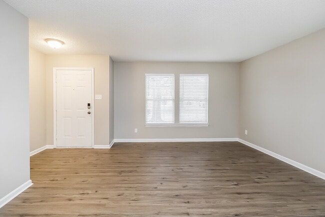 Photo - 2011 Dunsmore Ln