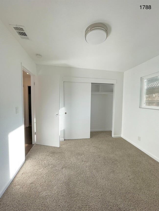 Photo - 1788 Long Barn Way