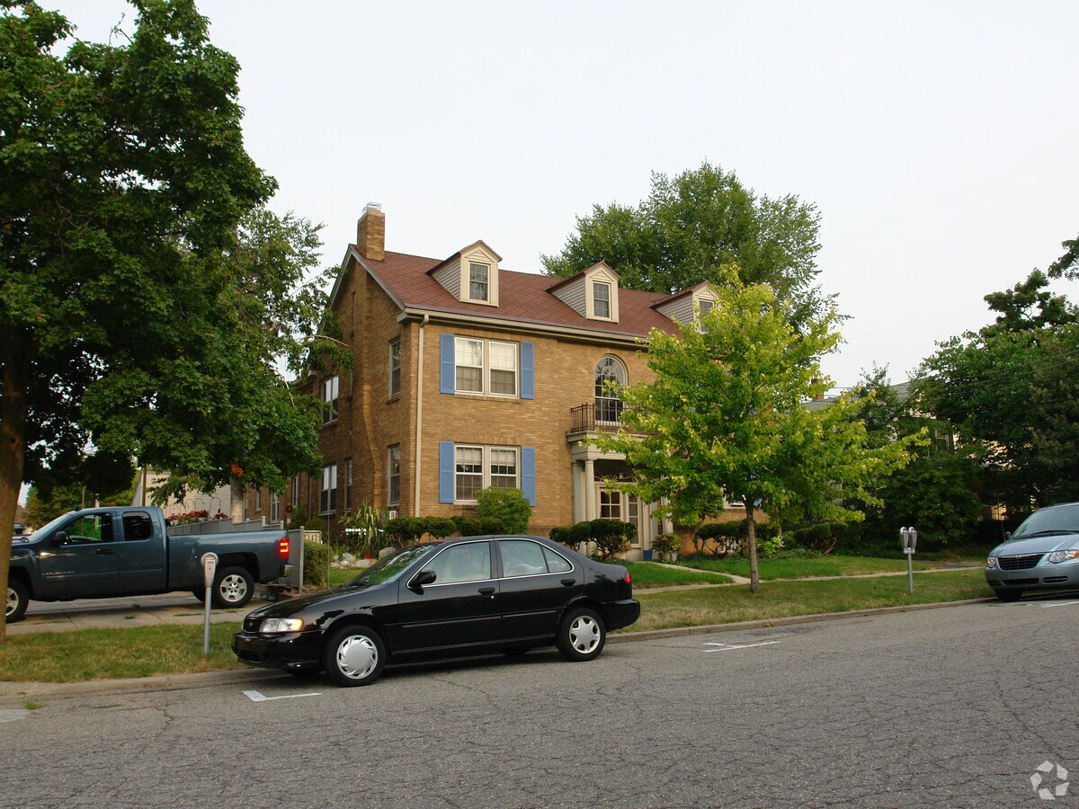 Photo - Chestnut Manor Apartments