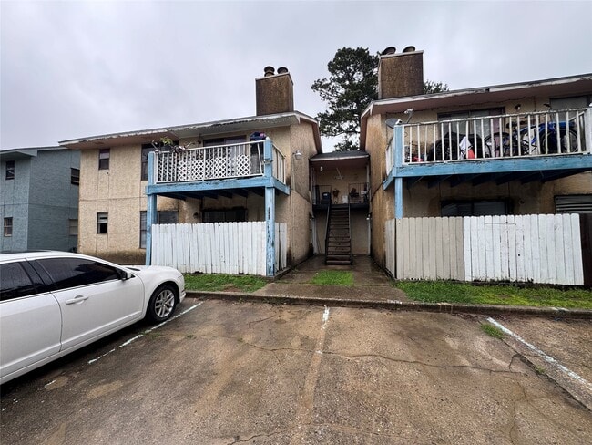 Building Photo - 3229 Hirschfield Rd Unit B
