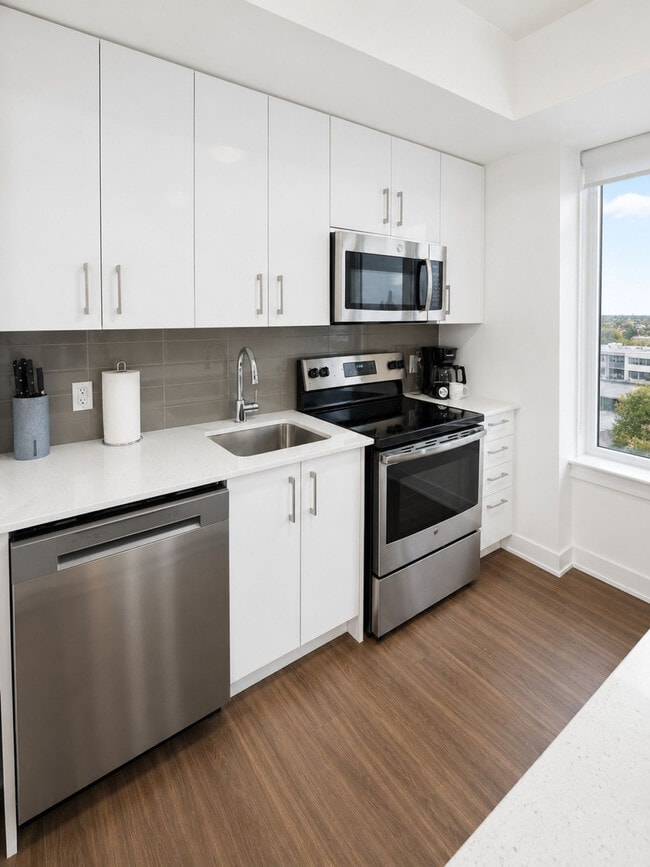 Photo - 175 Carruthers Ave Unit SI ID1540763P
