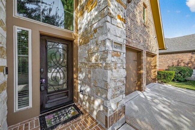 Photo - 16810 Whighams Pl
