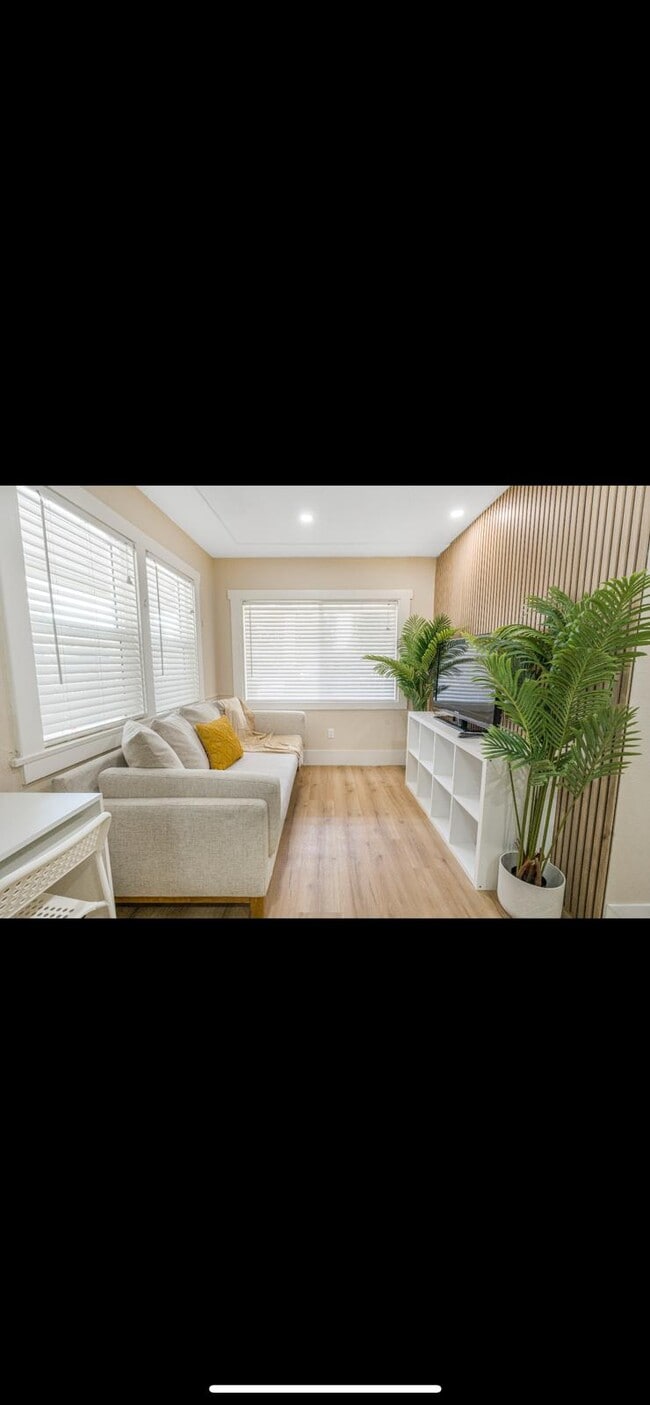 Building Photo - 312 La France Ave