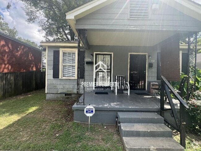 Building Photo - 3467 Douglas - Available NOW! Rental