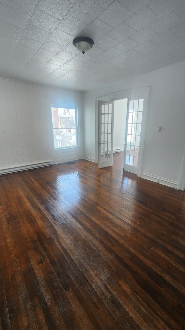 Building Photo - 32 E 2nd St