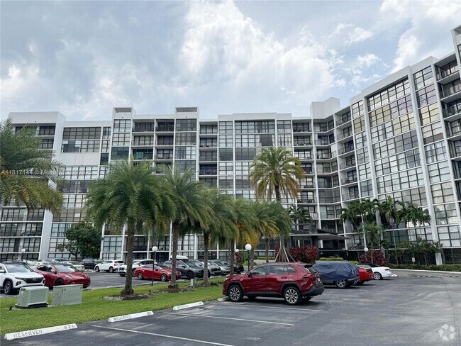 Building Photo - 800 Parkview Dr Unit 820 Rental