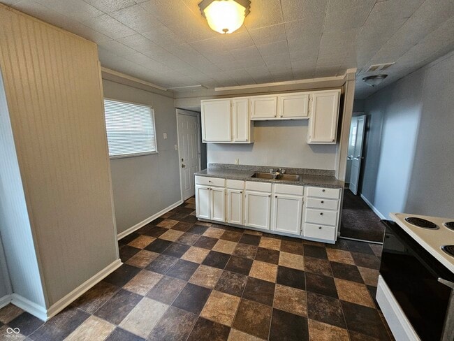 Photo - 2020 E Adams St