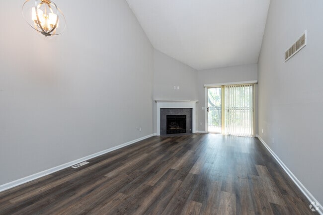 2BR, 2BA - 1605 SF