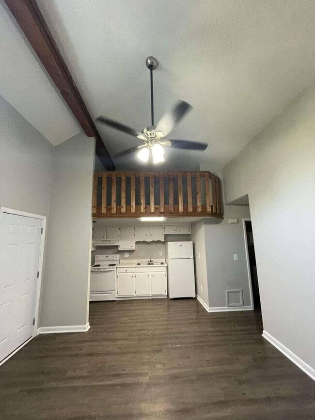 Building Photo - 1 Bedroom Apartment with a Bonus Loft Unit B