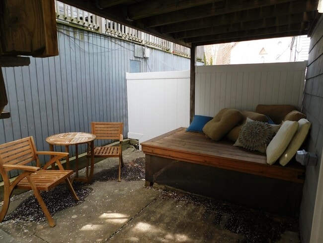 Photo - 215 Bolton St Unit 1