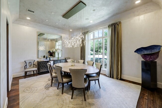 5610 Lynbrook Dr
