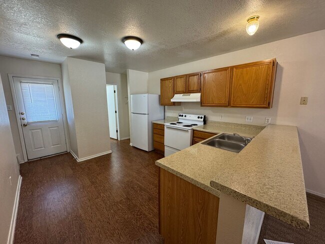 Photo - 1100 Leslie Cir Unit Apt C