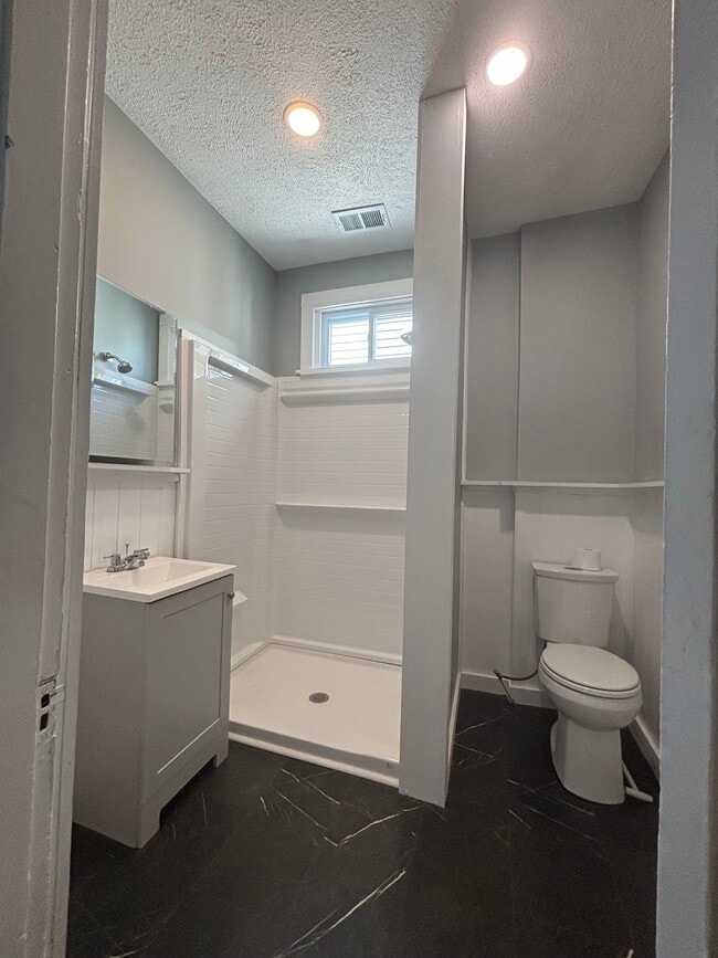 Building Photo - 3537 Fleming Ave Unit 2