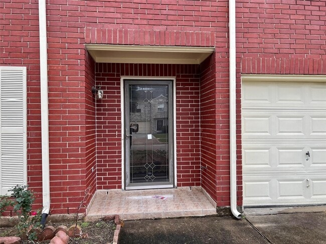 Photo - 2211 Ruffian Ln