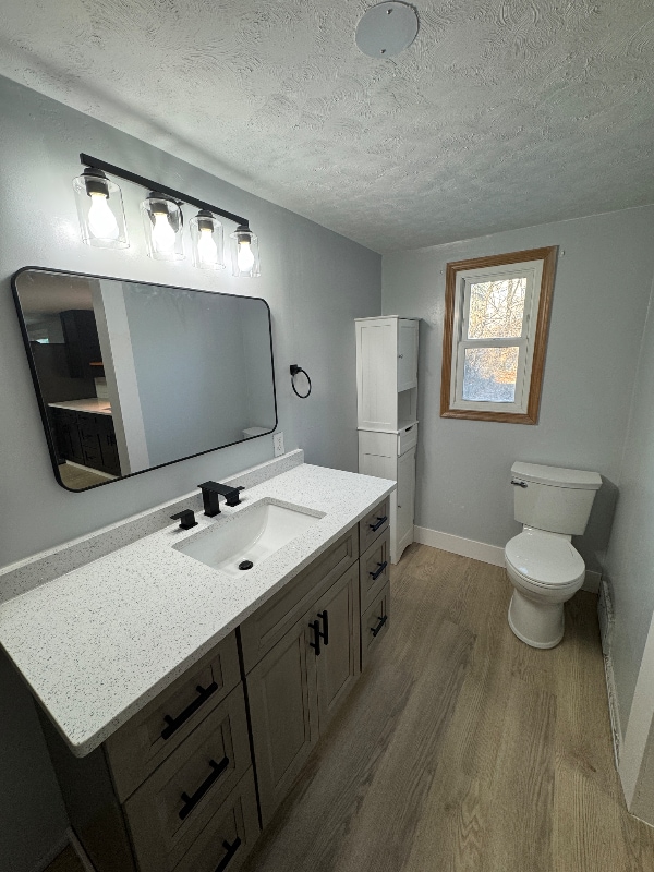 Photo - 2355 Glenbury St