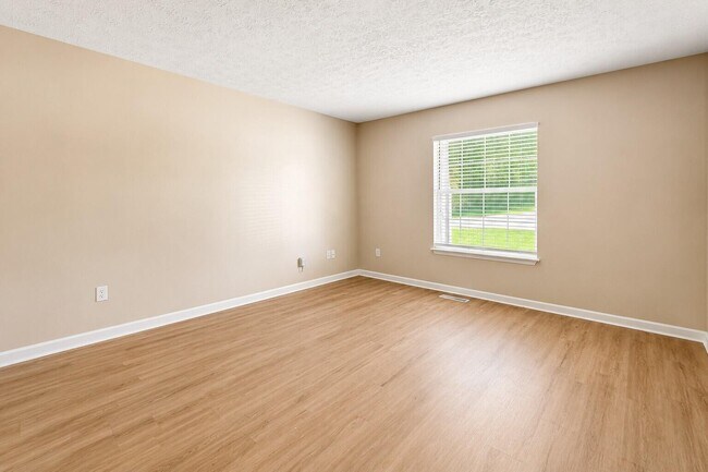163 Williamsburg Ln