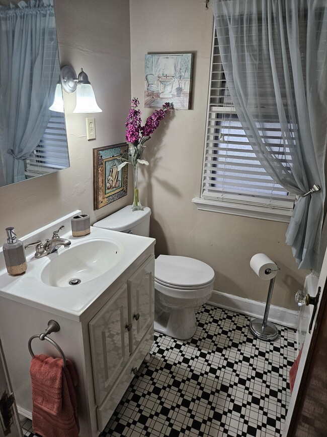 Photo - 6633 Milwaukee Ave Unit 1