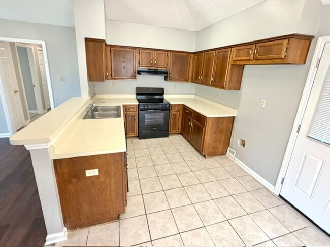 Photo - BradyHillDr7069 Unit 1