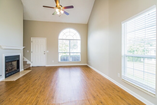 Photo - 207 Fairfield Dr