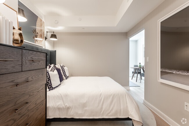 JR 1BR, 1BA - 601SF