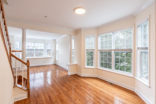 2BR, 3BA - 1195SF - Living Room