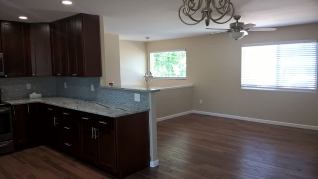 Photo - 803 Potter Dr