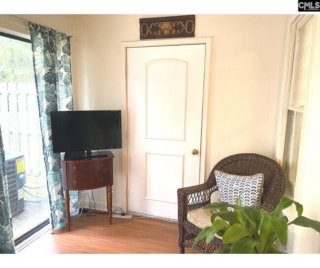 Photo - 211 Lanneau Ct