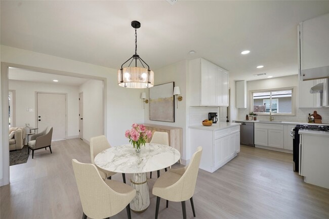 Building Photo - 4022 Marlborough Dr Rental