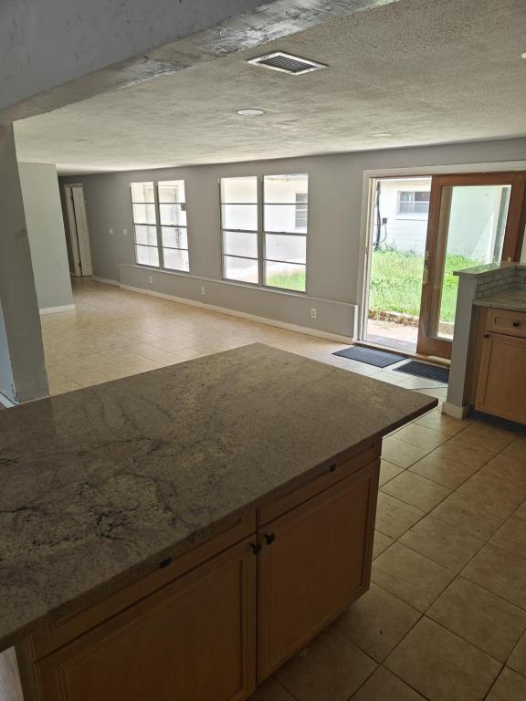 Photo - 705 E Ohio Ave