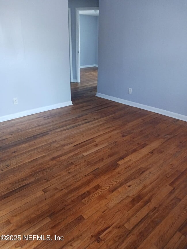 Photo - 1145 W 25th St