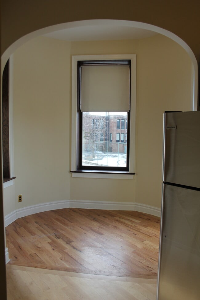 Photo - 81 Peterboro St