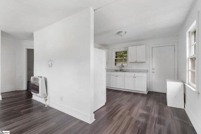 Photo - "Charming 2-Bedroom Retreat at 111-A North Bell Street, Clinton - Your Cozy Home Awaits!"