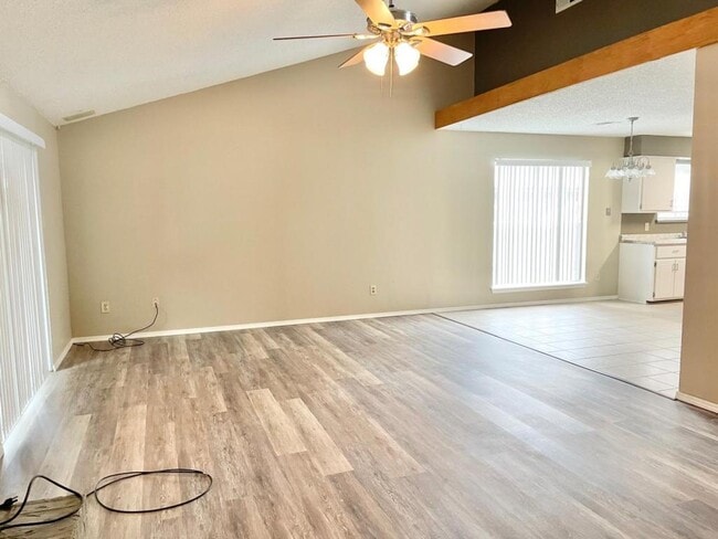 Photo - 4819 NE Winfield Cir