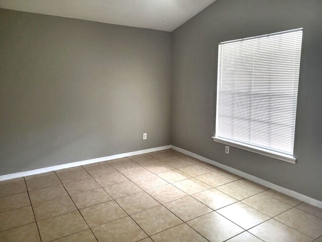 Photo - 1565 18th Ave SW