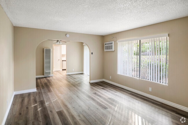 2BR, 1.5BA - 1,020SF