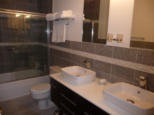 Building Photo - 555 Pierce St Unit 942