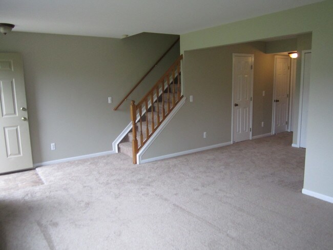 ENTRY WAY LEADING UPSTAIRS - 29415 Maurice Ct Unit 1