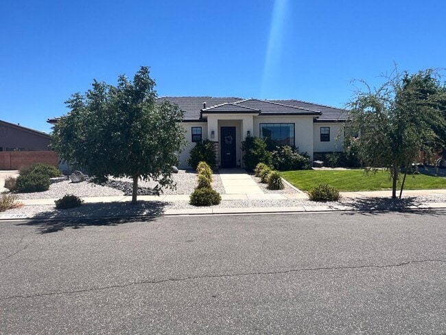 Building Photo - Stylish 3 Bedroom Home with Spacious Layout
