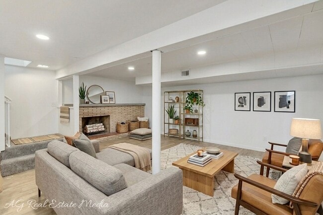 Photo - 740 Wicklow Ln