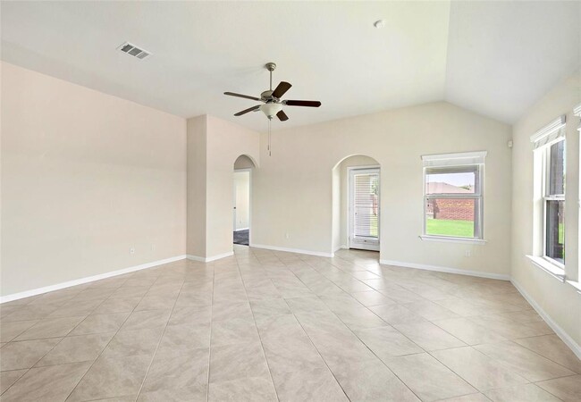 Photo - 1005 Fountain Grass Way