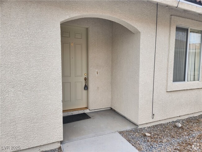Building Photo - 2580 E Ambush St Rental