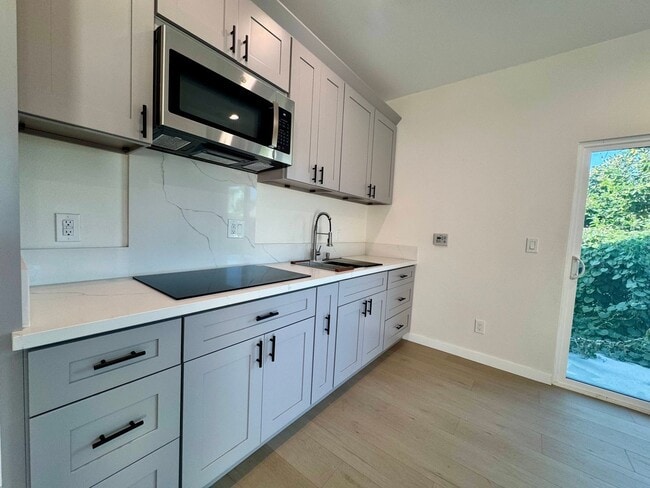 Photo - 147 E 59th St Unit 147