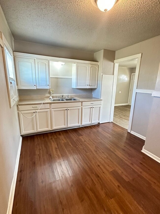 Photo - NOW AVAILABLE - 3 Bedroom Home + Fenced Ba...