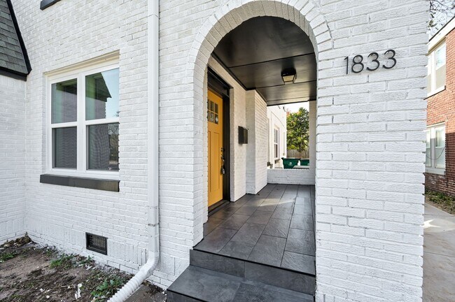 Photo - N Gatewood Ave Duplex Unidad 1833