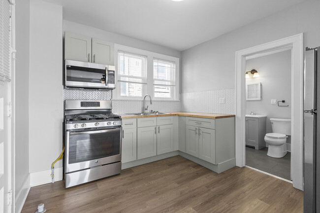 Building Photo - 3222 W Grace St Unit 1E