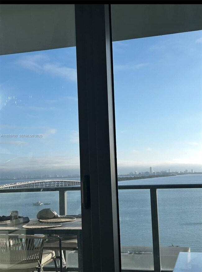 Building Photo - 480 NE 31st St Unit 905