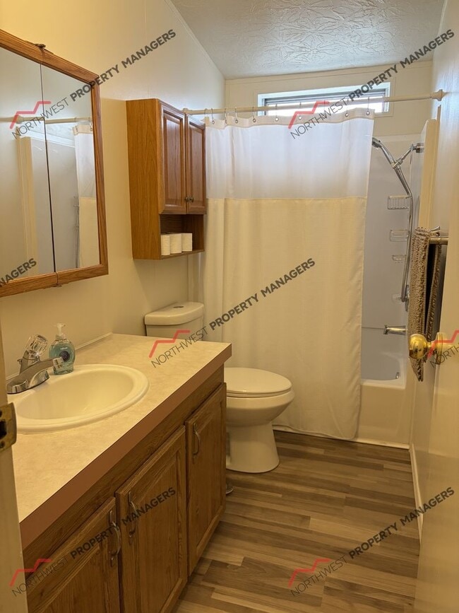 8632 180th Way SW
