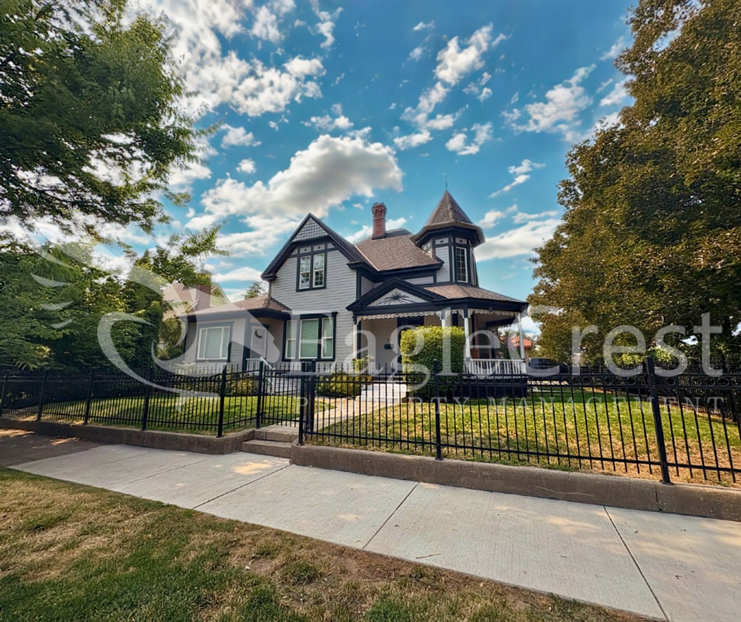 Photo - 345 E Birch St