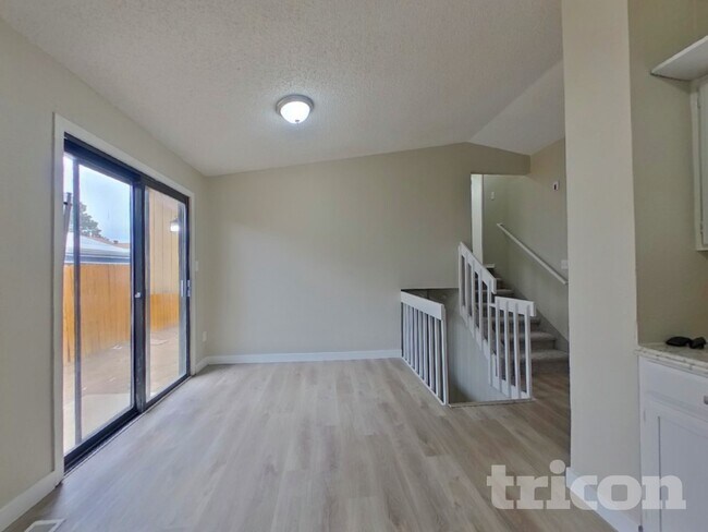 Photo - 3127 Moonbeam Cir S