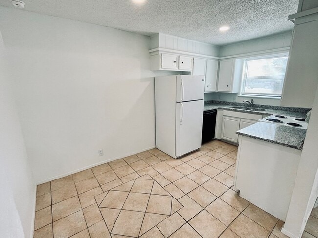 Photo - 1203 Redwood St